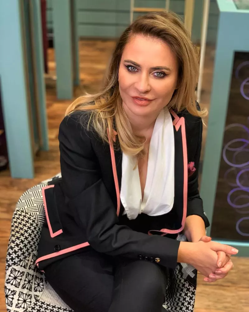 Adina-Buzatu-2