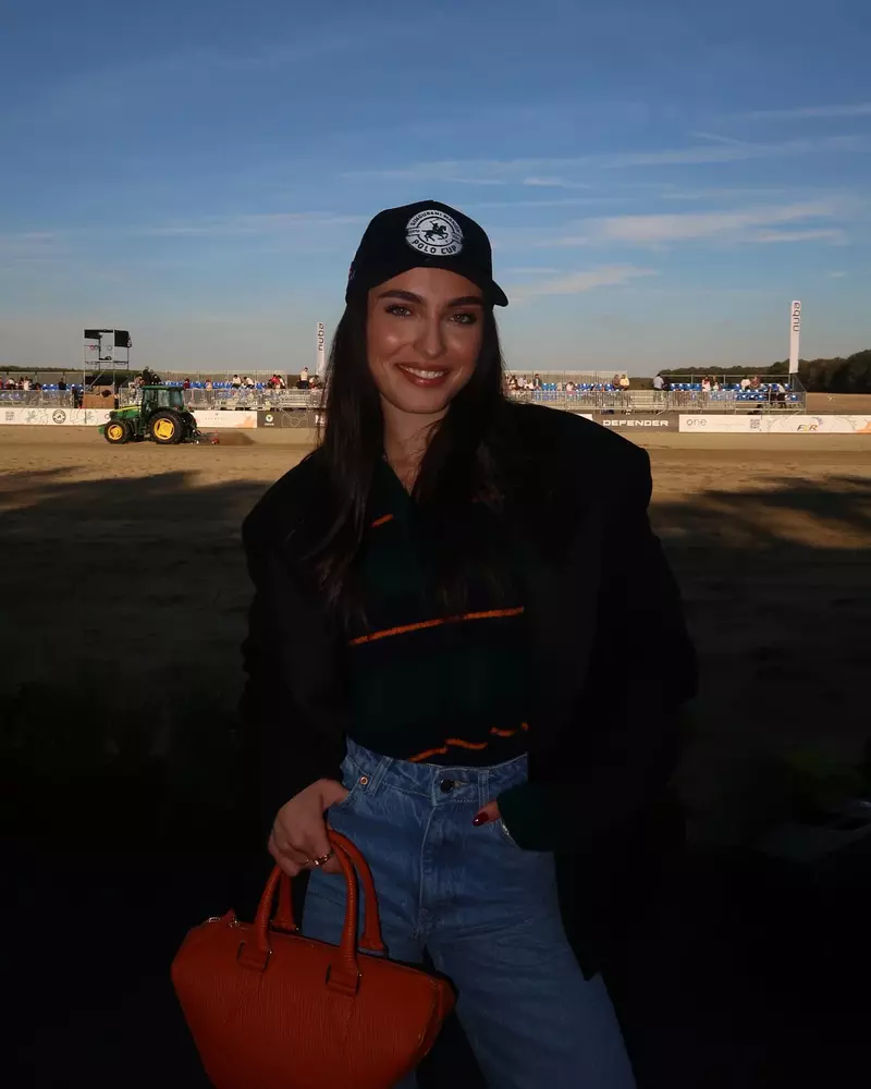 Alexia Eram (18)