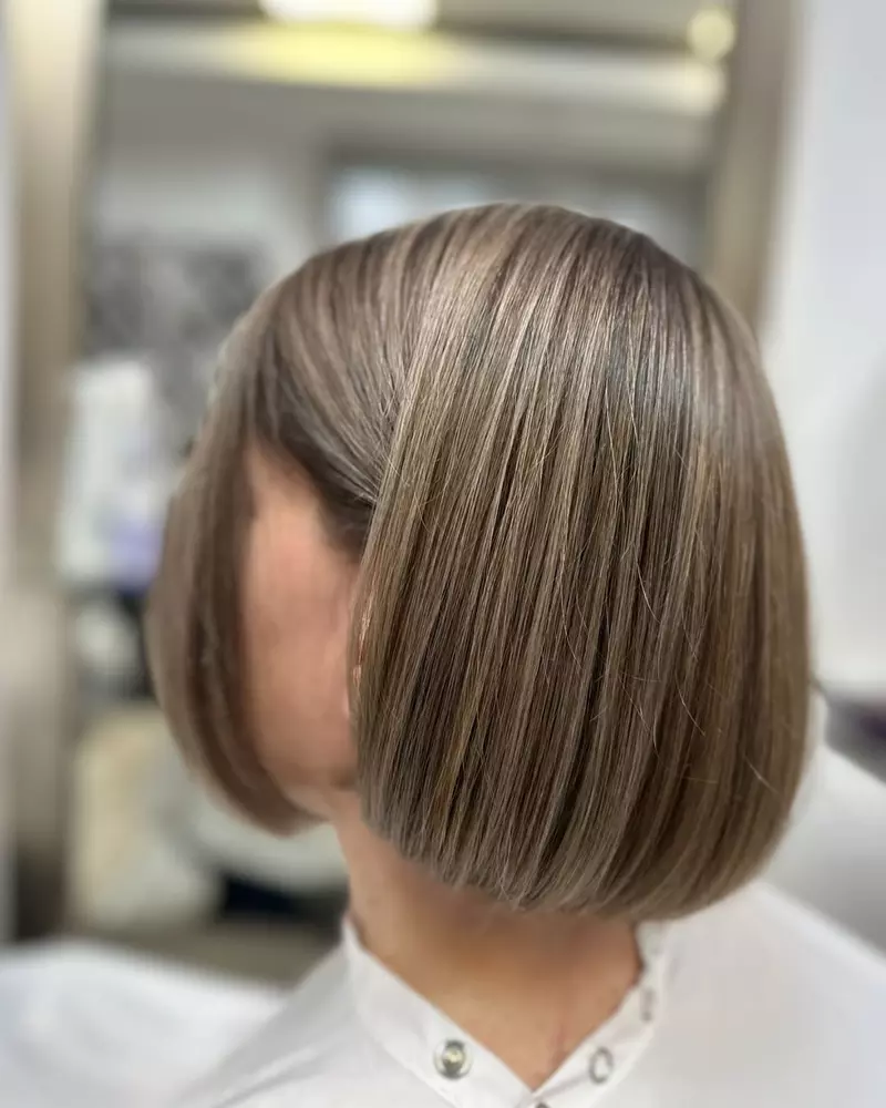 Tunsoare realizată de Cristina Scrisu, stilist Wella Professionals