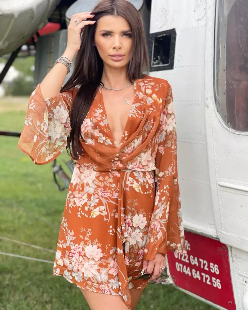 Ioana-Filimon-cu-burtica-de-gravida-in-platoul-„Bravo-ai-stil-Celebrities-2