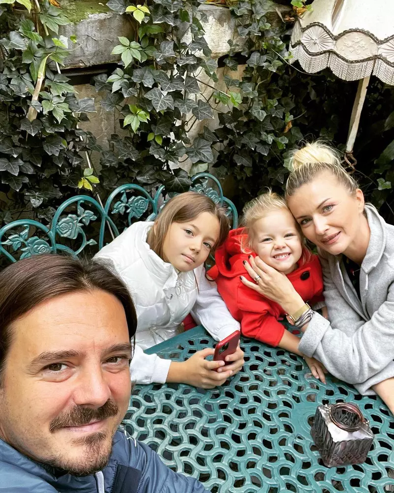 mihai-petre-elwira-si-copiii-lor