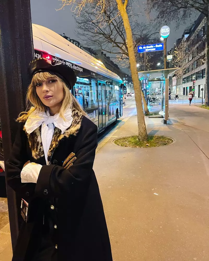 Lora, ședință foto provocatoare în Paris. Cum s-a pozat alături de iubitul ei. „Flirt în Paris” (30)