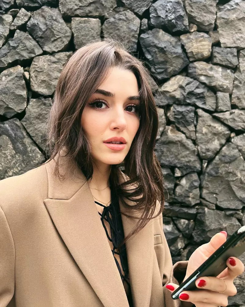 Hande-Ercel-l-ar-fi-uitat-deja-pe-Kerem-Bursin.