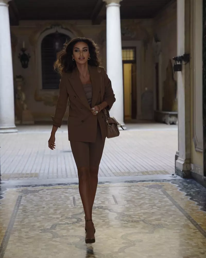 Mădălina Ghenea a întors toate privirile la Săptămâna Modei de la Milano. Ținuta ei a fost ieșită din comun