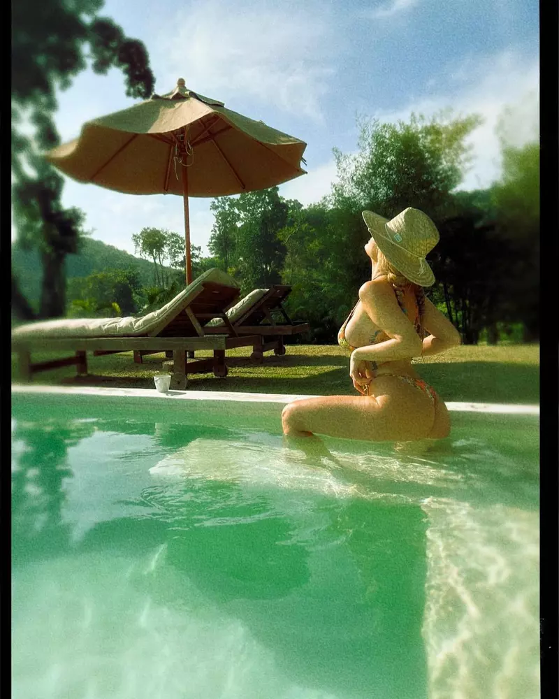 Delia, senzațională în costum de baie, în vacanța din Thailanda