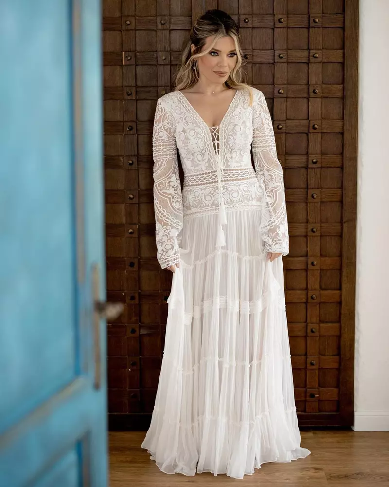 cum-si-a-ales-gina-pistol-rochia-de-mireasa-4