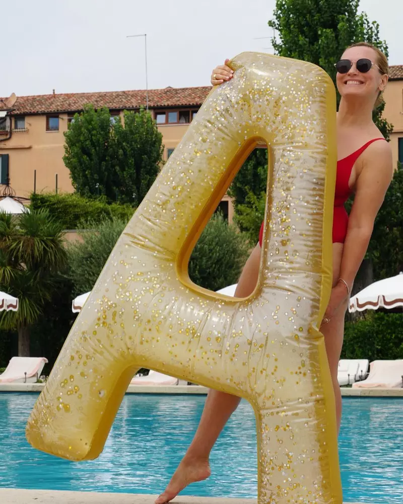 andreea-esca-imagini-rare-in-costum-de-baie-4