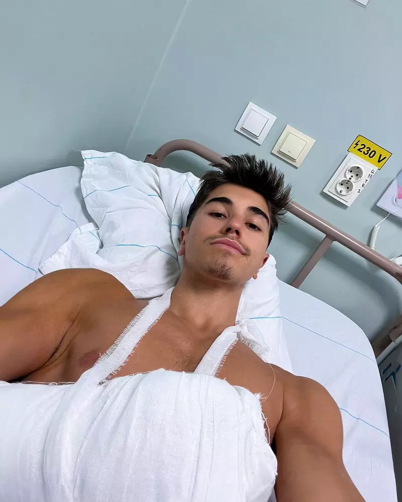 Sebastian Dobrincu, pe patul de spital