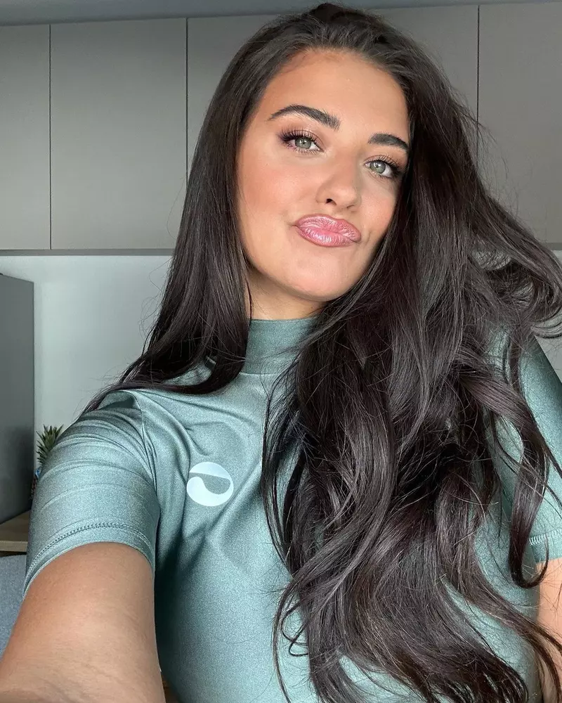 De ce Antonia nu publică imagini cu ea în costum de baie  (5)