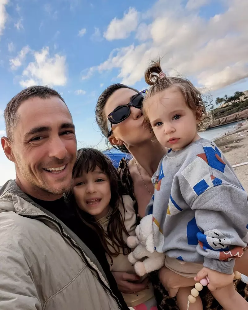 Vladimir Draghia, impreuna cu sotia lui si cele doua fiice (1)