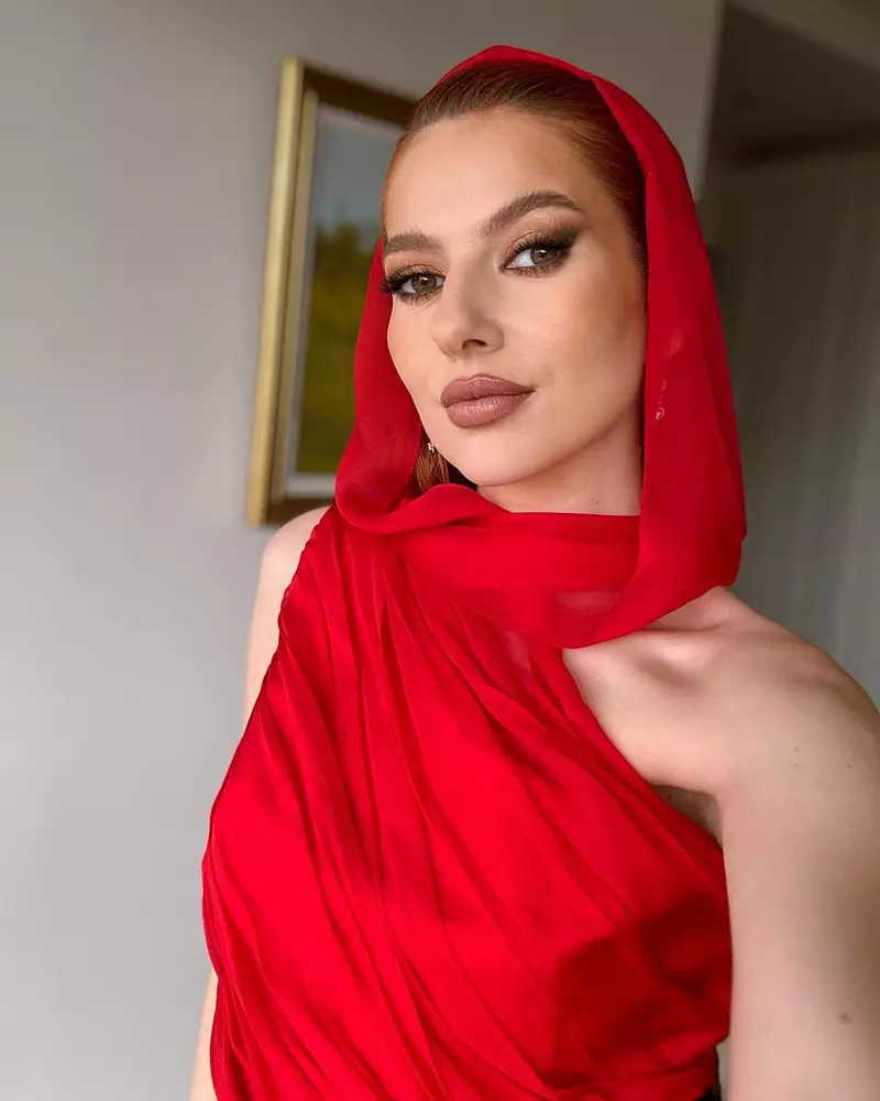 Lidia Buble, dupa ce si-a vopsit parul roscat (4)