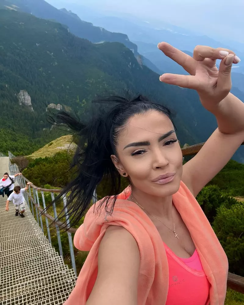 Andreea-Mante-drumetie-munte-2