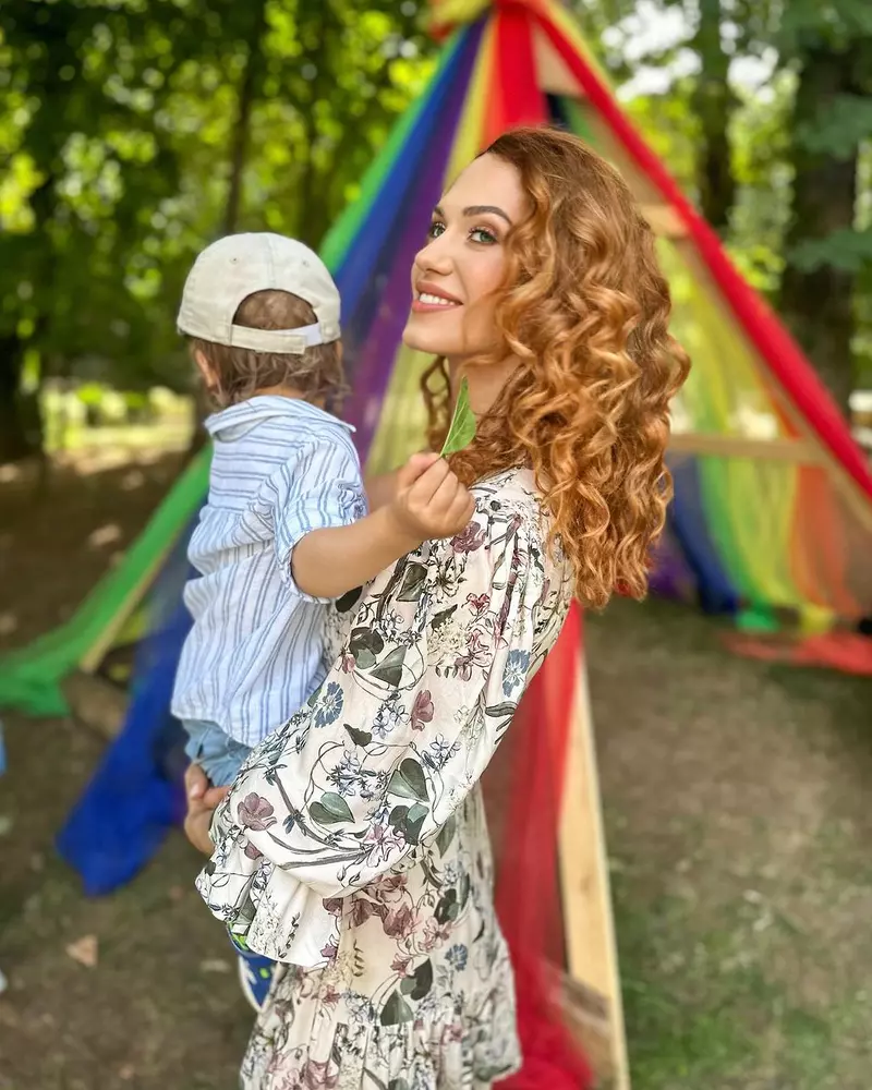 Michaela Prosan este mama unui băiețel  (1)