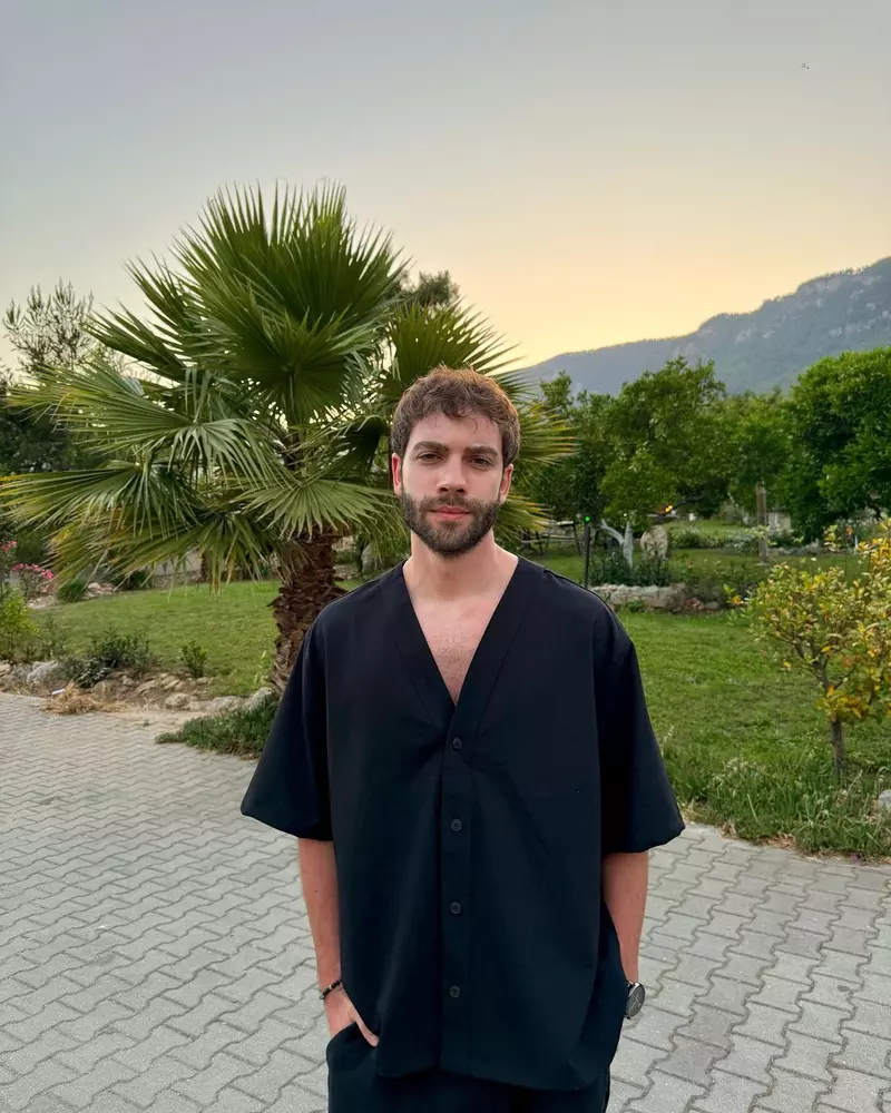 Ozge Yagiz și Burak Berkay Akgul, relație amoroasă în viața reală (2)