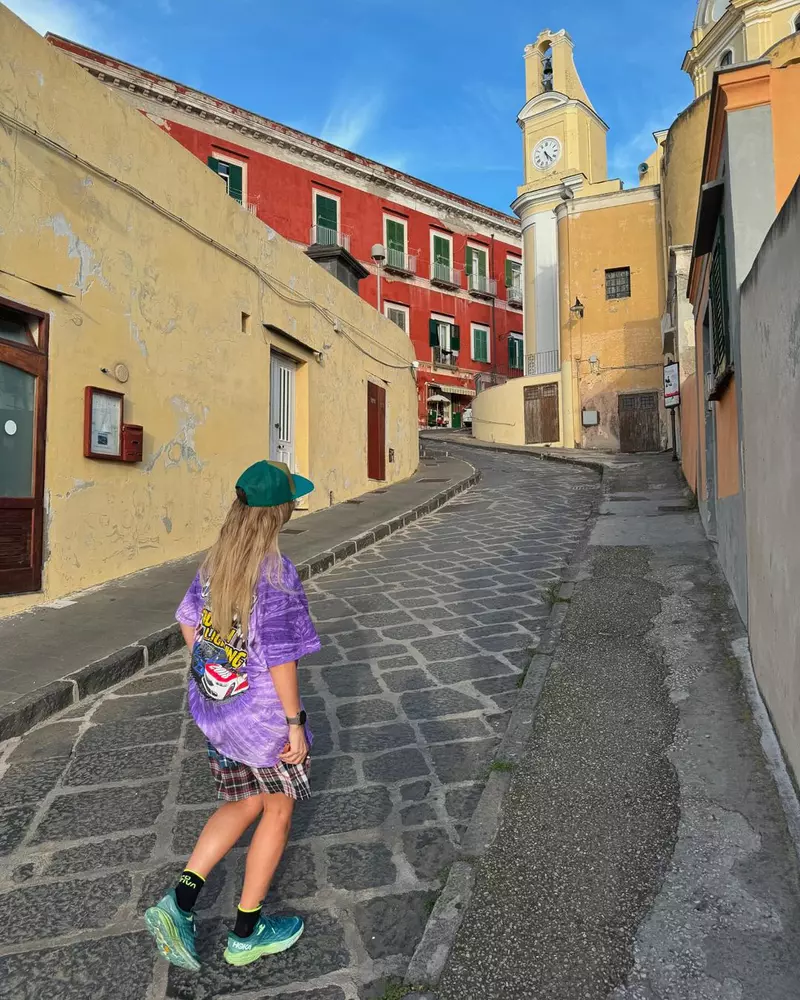 Delia, imagini din vacanța în Procida, Italia  (1)