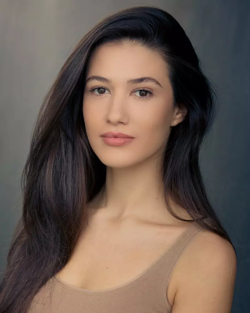 0.Madalina Bellariu headshot Michael S
