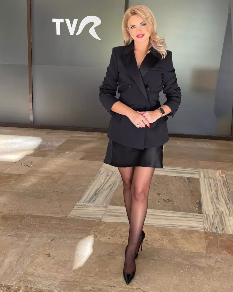 Loredana Iordache, din nou la pupitrul „Telejurnalului” TVR 1  (2)