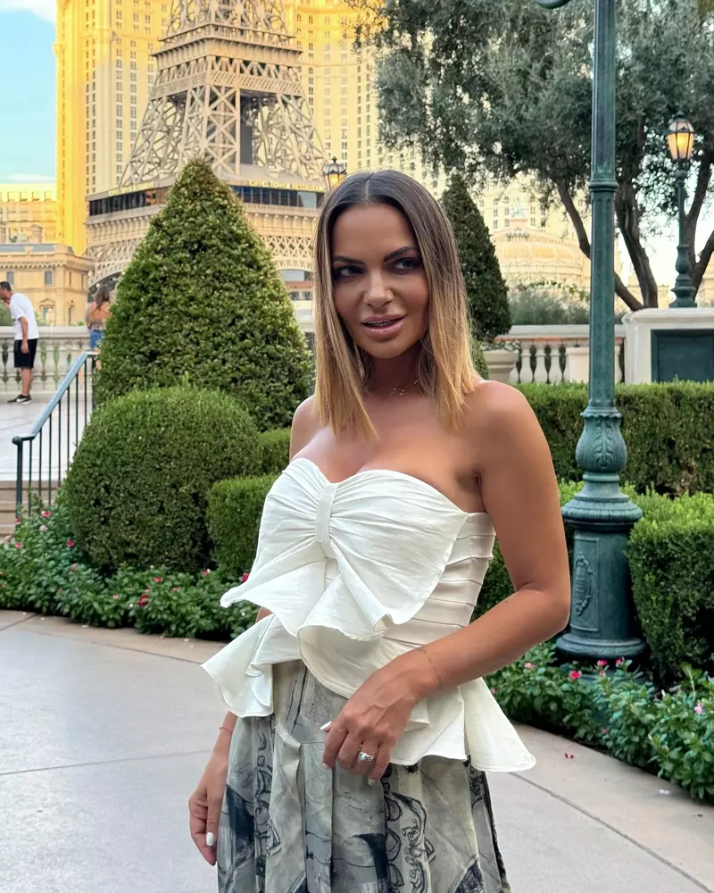 Cine a încurajat-o pe Andreea Antonescu să pozeze în Playboy. Cu ce sumă impresionantă de bani a fost plătită (1)