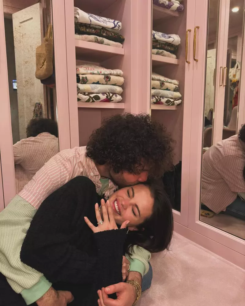 Selena Gomez și Benny Blanco s-au logodit  (1)