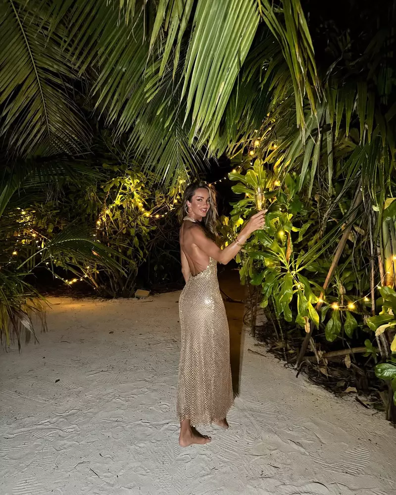 Diana Munteanu, apariție seducătoare pe plajă, în Maldive (10)