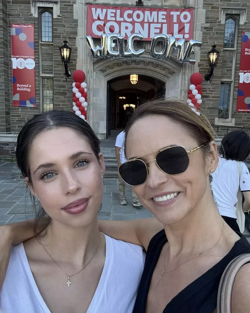 andreea-marin-imagini-violeta-campus-cornell-universitate