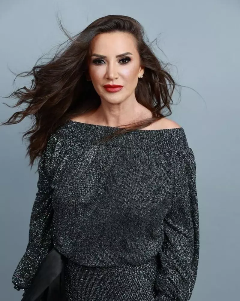 Mara Bănică Sunt celebru scoate-mă de aici