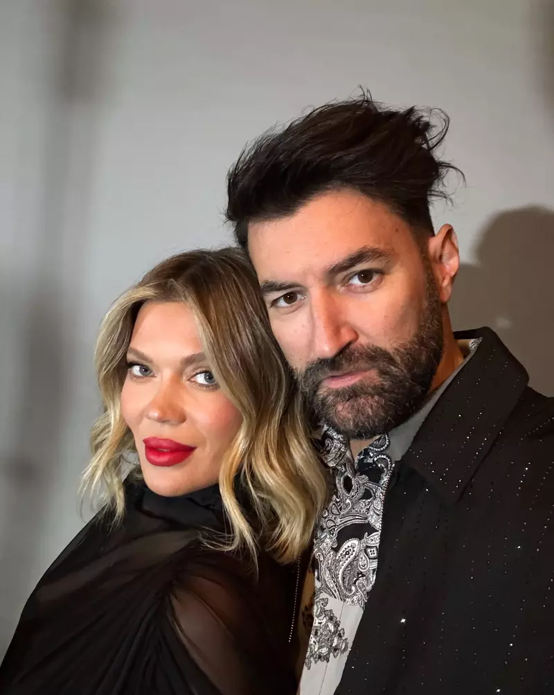 smiley-gina-pistol (2)