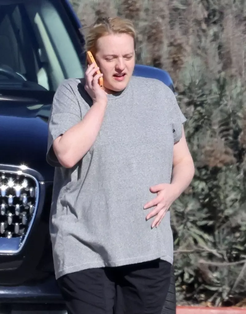Elisabeth Moss a ajuns de nerecunoscut! Cum arată acum celebra actriță din „Povestea slujitoarei”