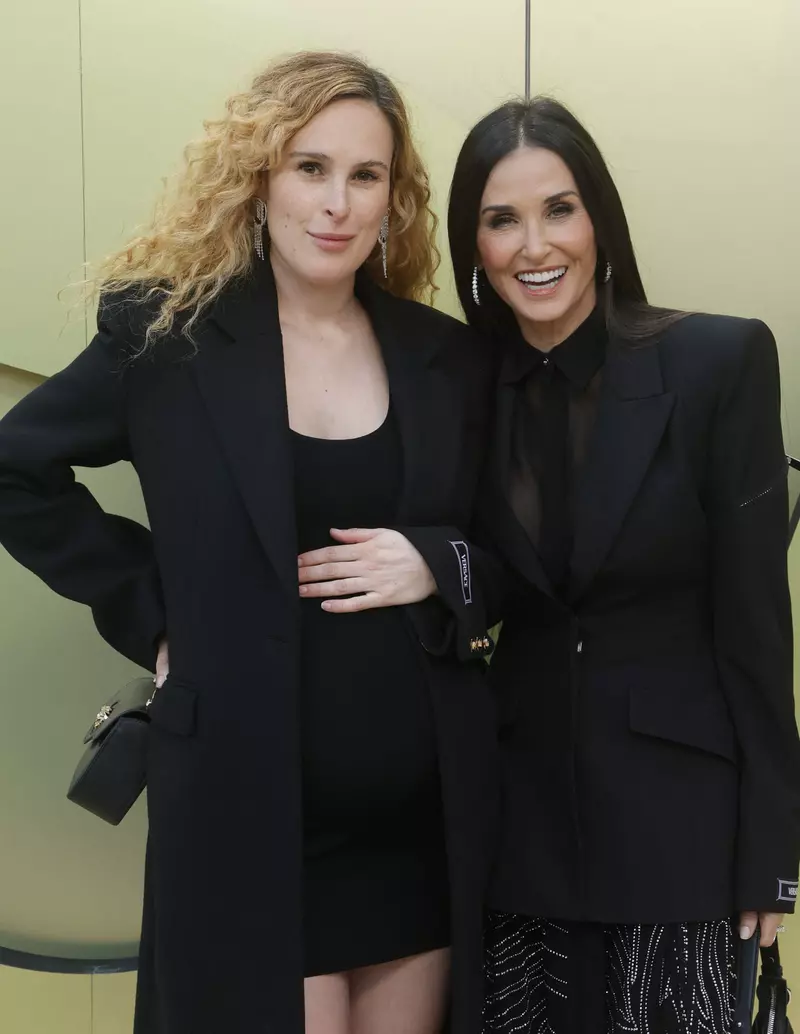 Rumer-Willis-a-recreat-un-moment-din-filmul-Striptease-al-lui-demi-moore
