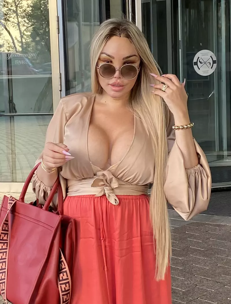 Jessica Alves shows off her new body and face 4 days after undergoing body contouring liposuction with Bodytite and an endoscopy mid-facelift.
