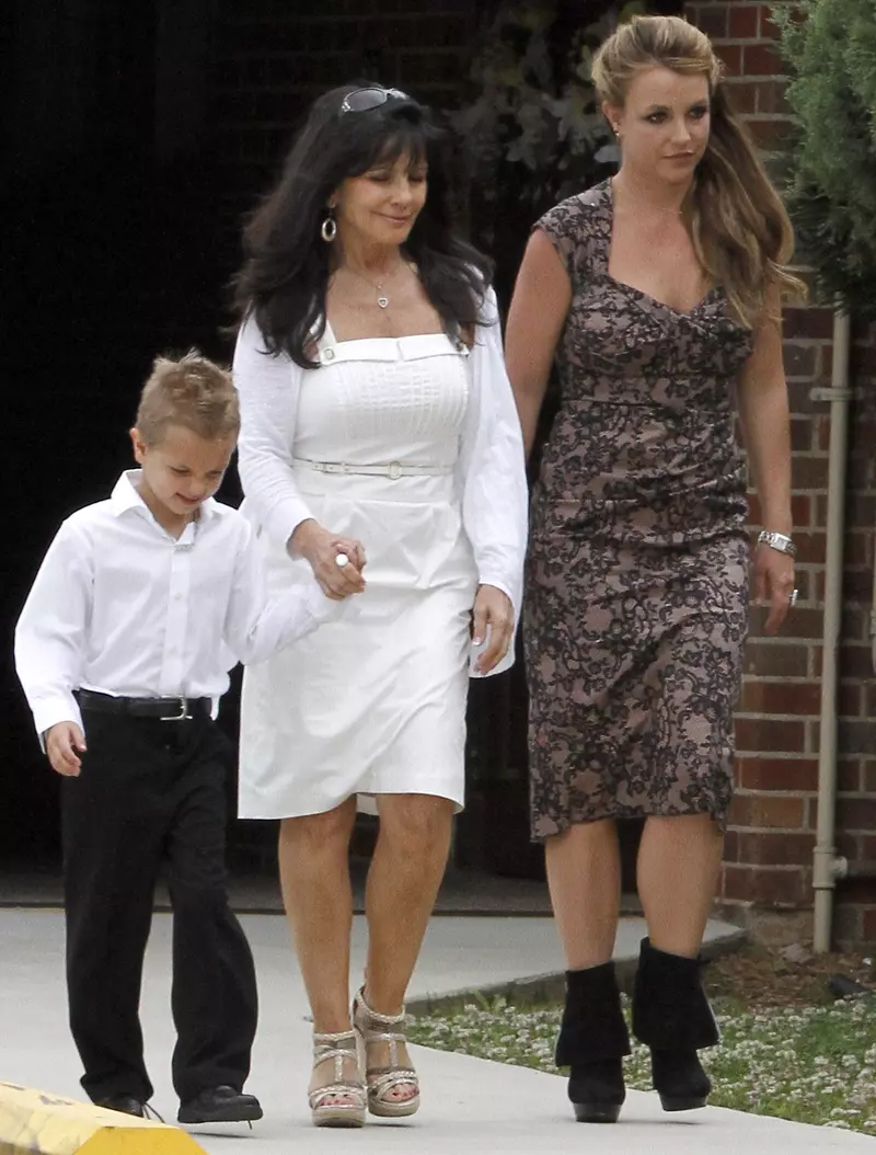 Brtiney Spears Enjoys Easter Church Service with the Fam