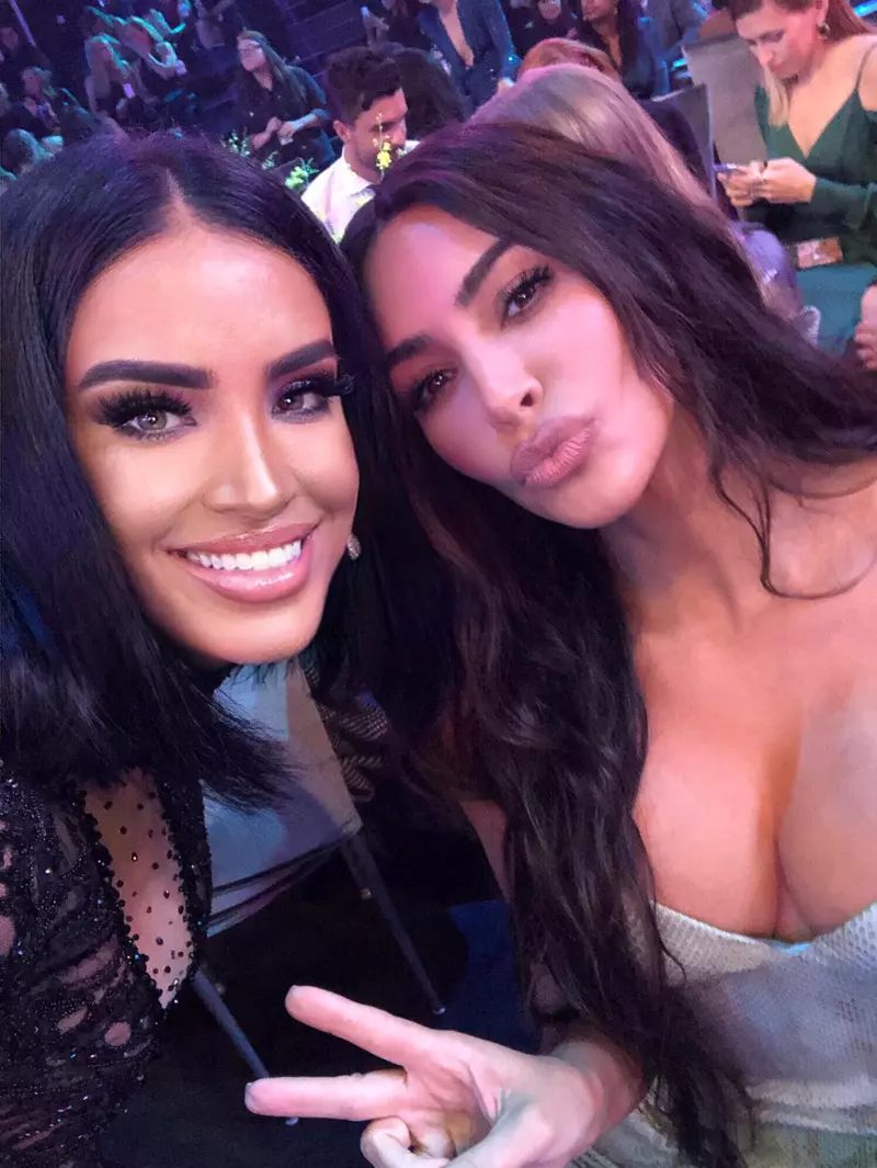 Adelina Pestritu si Kim Kardashian