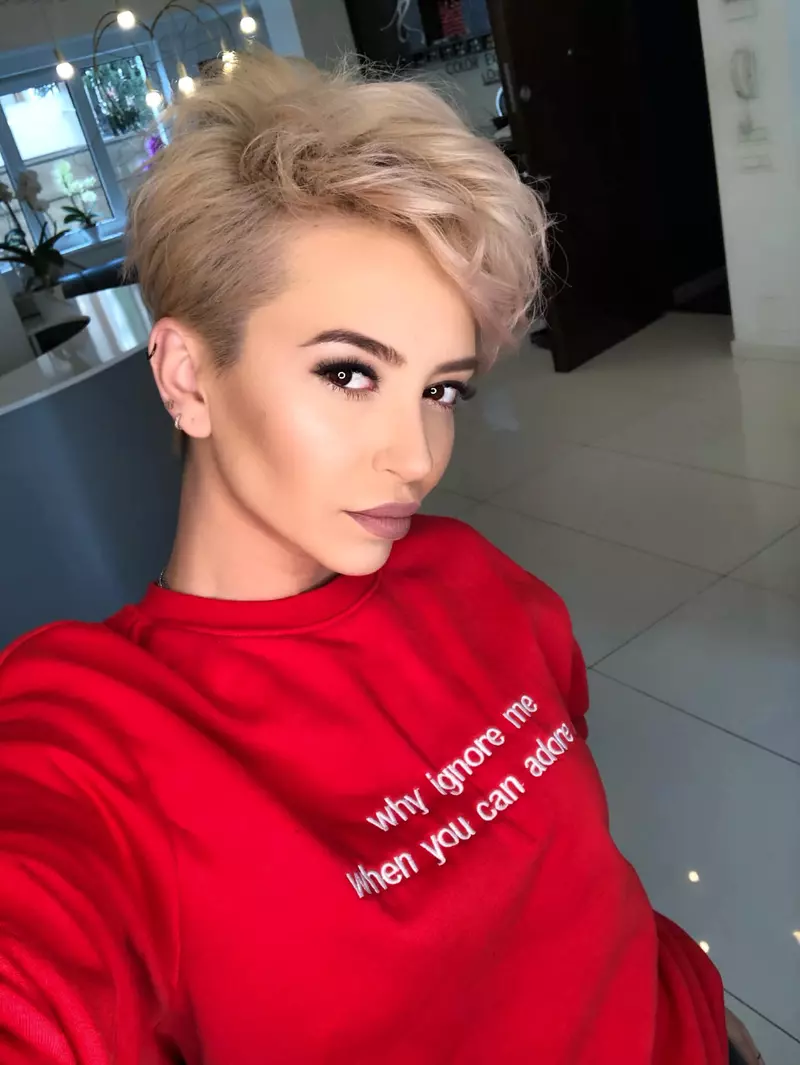 Giulia-Anghelescu-53043021_10157315363659101_724546916817305600_n