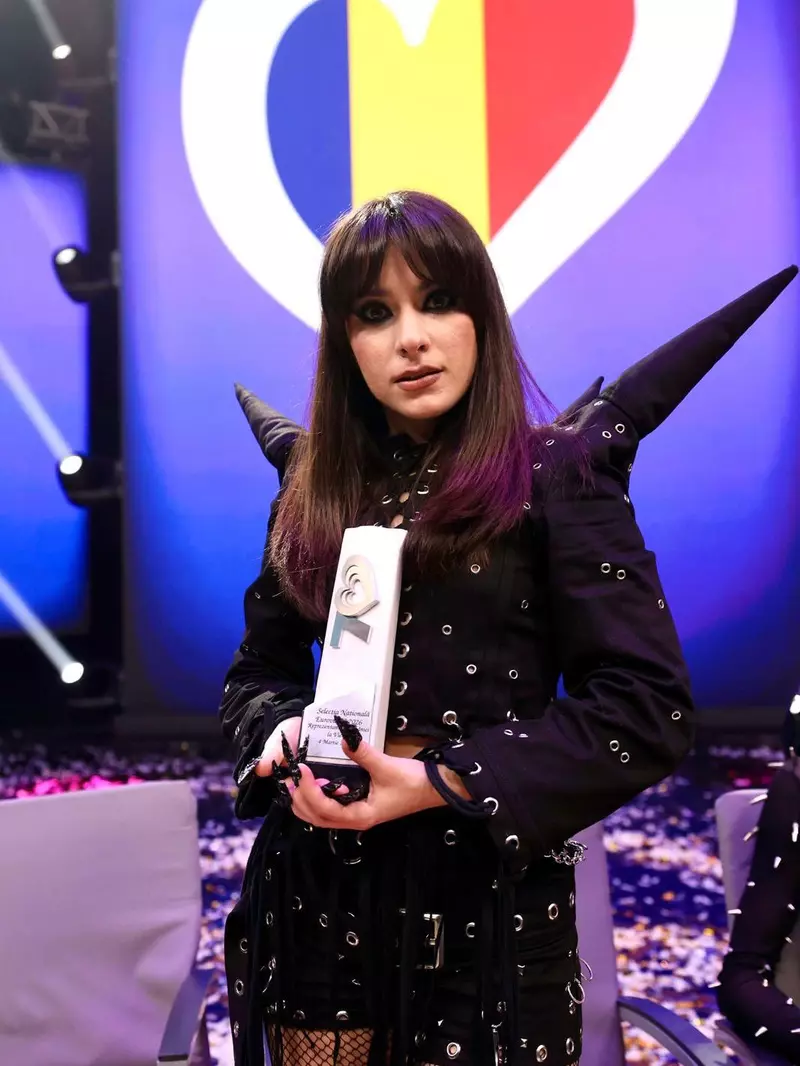 alexandra capitanescu choke me
