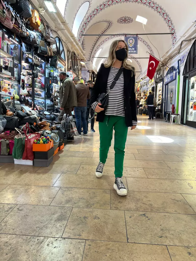 Laura Cosoi Istanbul