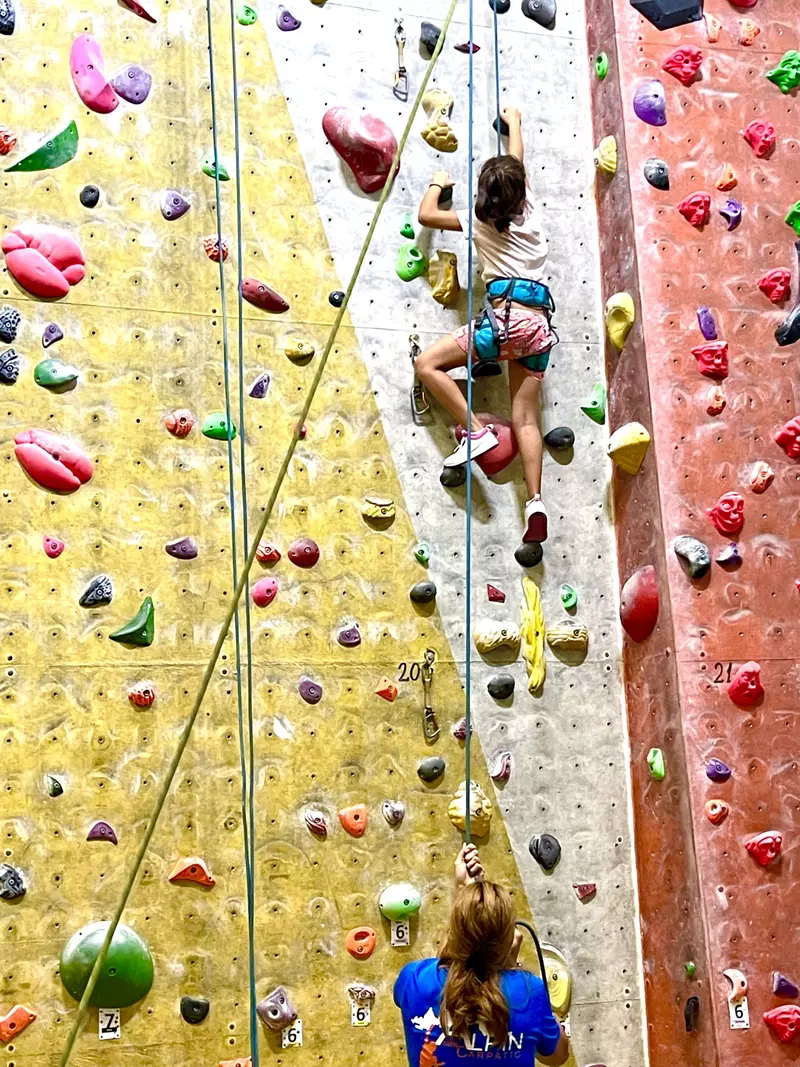 Livia Graur și-a serbat fiica la sala de escaladă. Renata a împlinit 8 ani (2)