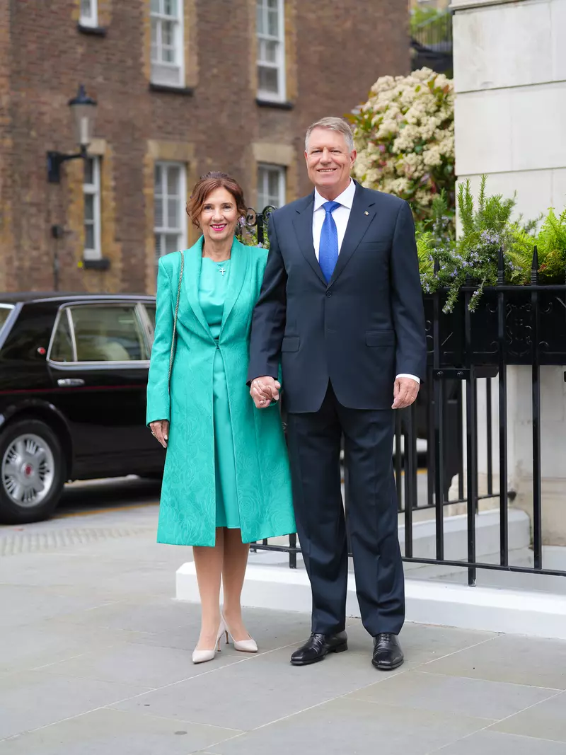 cum-s-a-imbracat-carmen-iohannis-la-incoronarea-regelui-charles