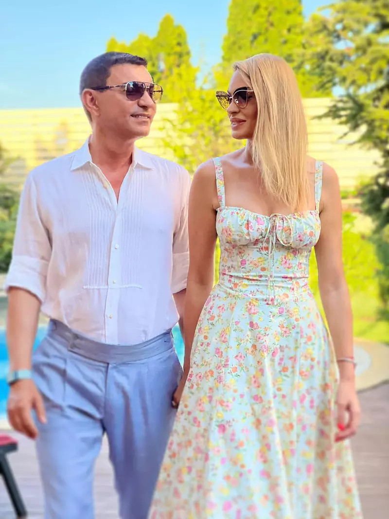 valentina pelinel si cristi borcea la piscina