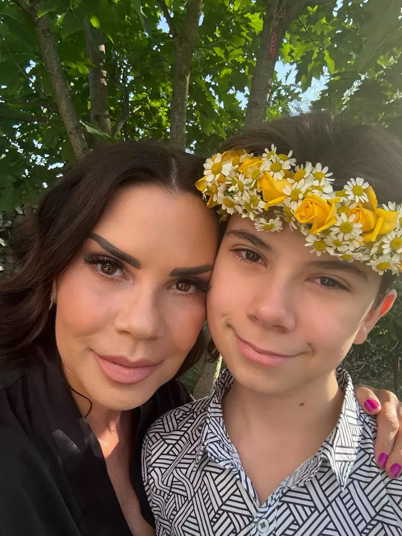 Luminița Angel și fiul ei biologic, Filip