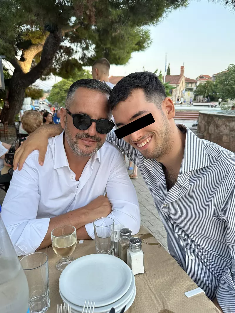 Mădălin Ionescu și fiul lui, Filip, în vacanță în Grecia