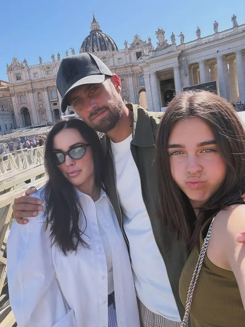 gabi tamas cu familia la roma