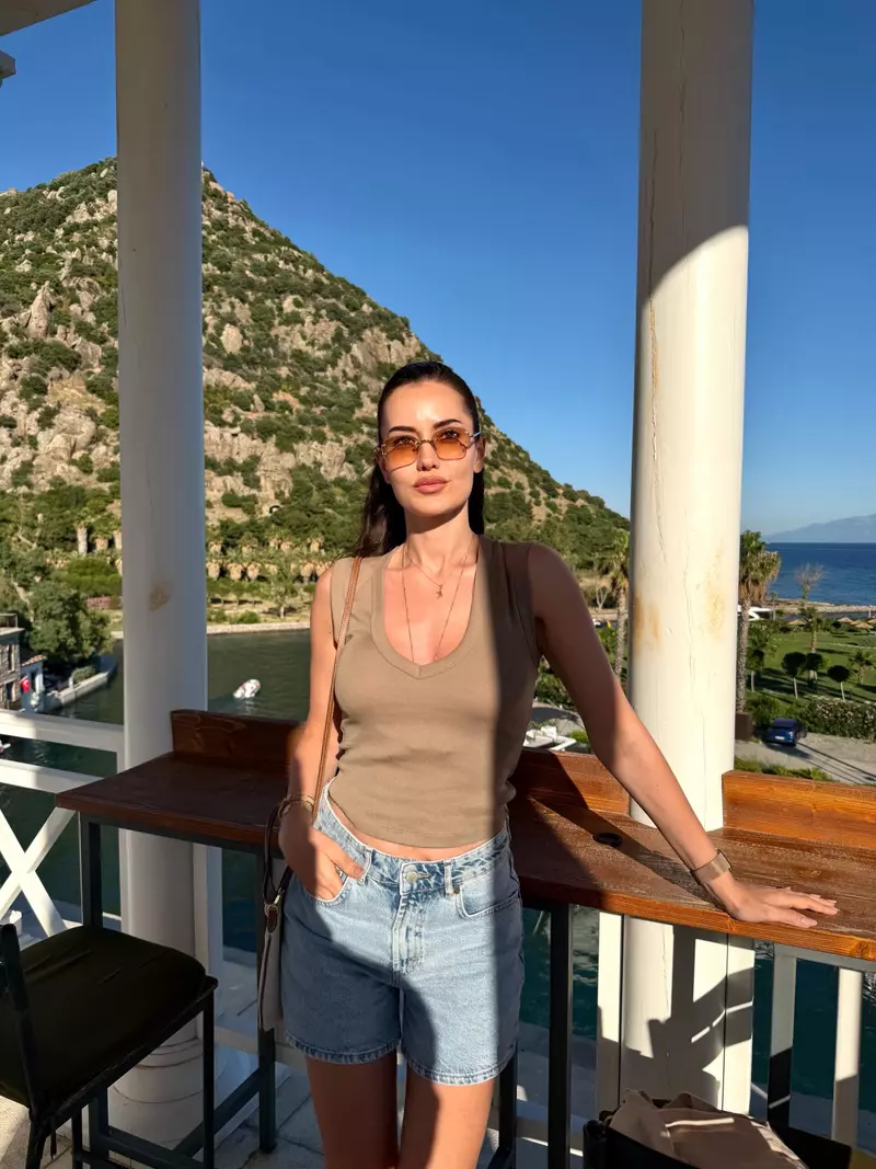 Fahriye-Evcen (2)