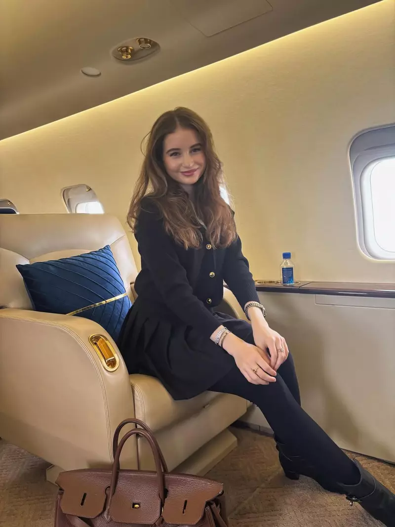 Irina Columbeanu în avion privat (1)