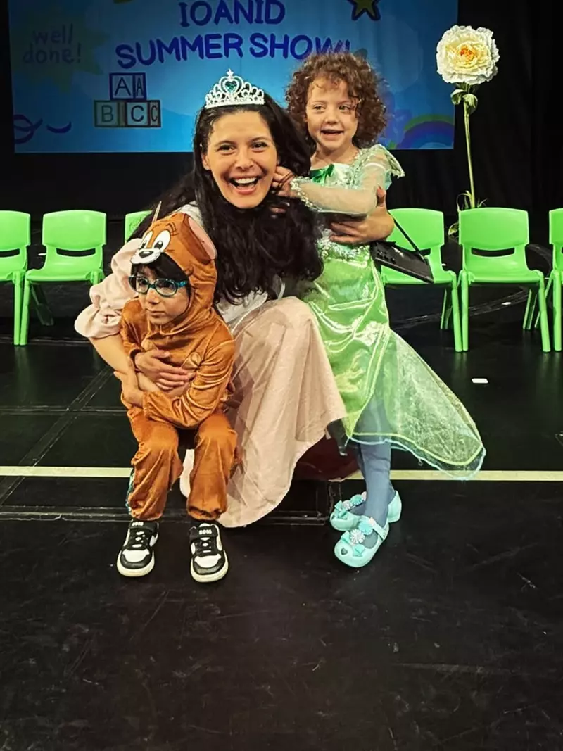 Ramona Păuleanu, imagini de la serbarea gemenilor ei   (8)