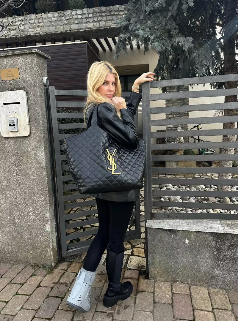 Andreea Bănică are orteză la picior