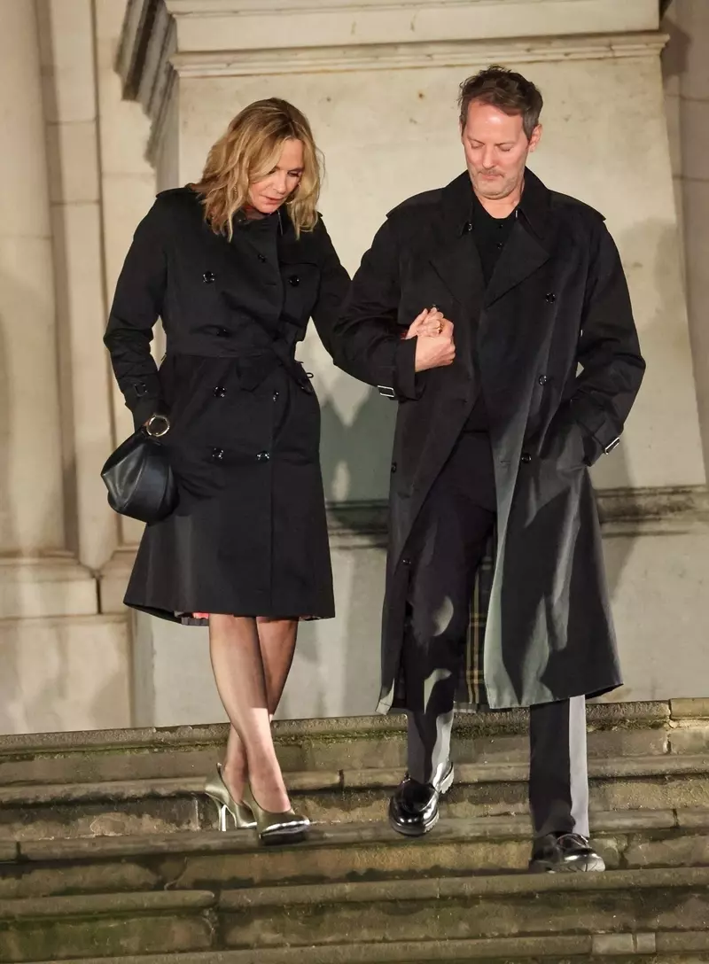 Kim Cattrall and Russell Thomas make a united appearance at Burberry star studded London Fashion Week show