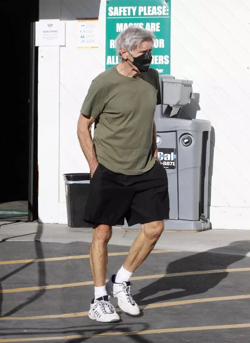 *EXCLUSIVE* Harrison Ford Keeps It Real And Eats Off Taco Truck