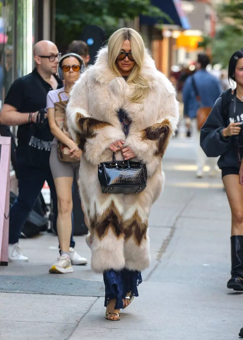 *EXCLUSIVE* Kesha keeps it chic while leaving Bravo Studios in New York City