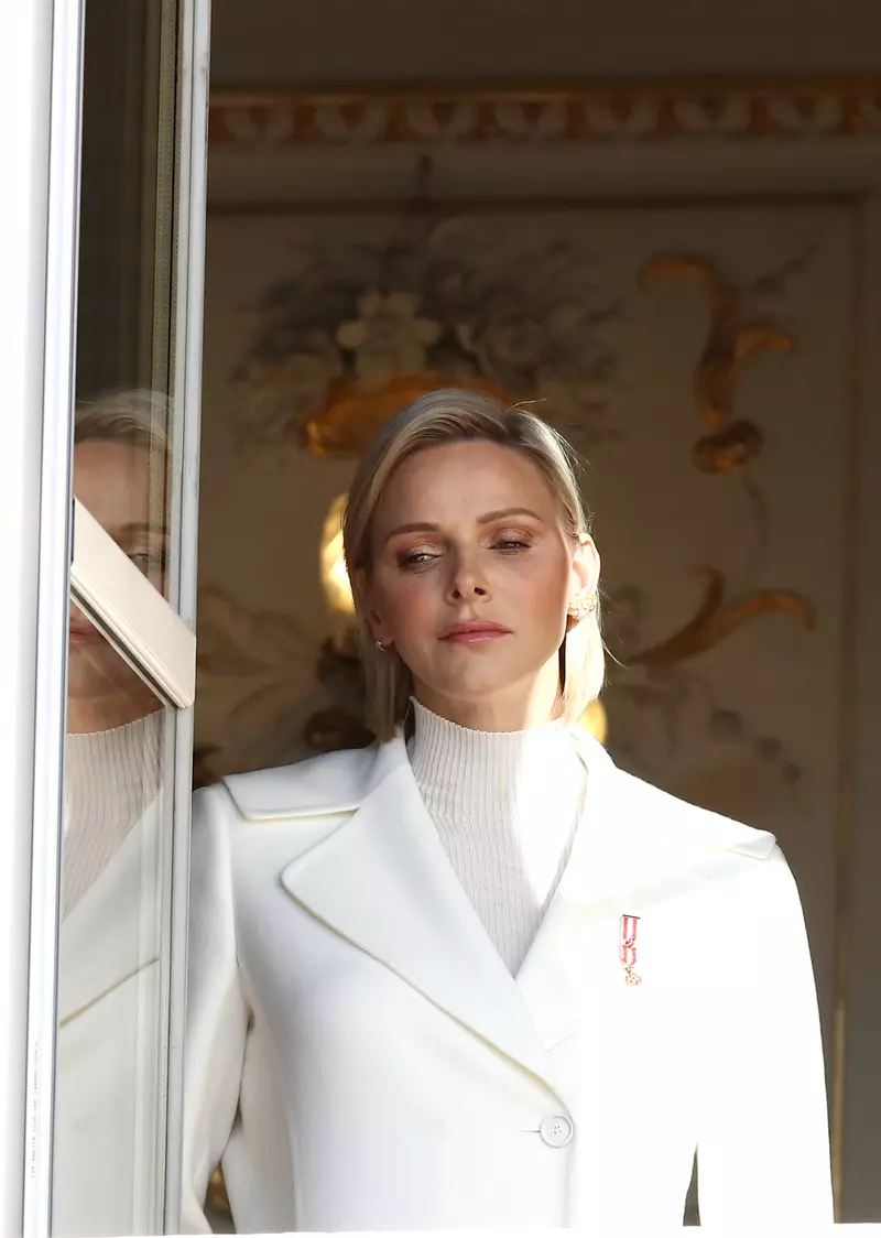 La famille princière de Monaco au balcon du palais lors de la Fête nationale monégasque à Monaco