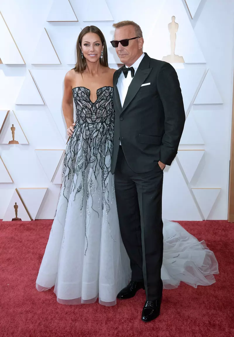 Tensiuni uriașe între Kevin Costner și fosta lui soție. Ce refuză acum să facă Christine Baumgartner